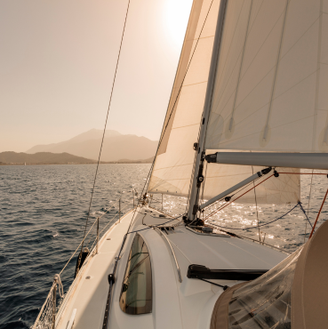 FOTO VELERO EN EL MAR